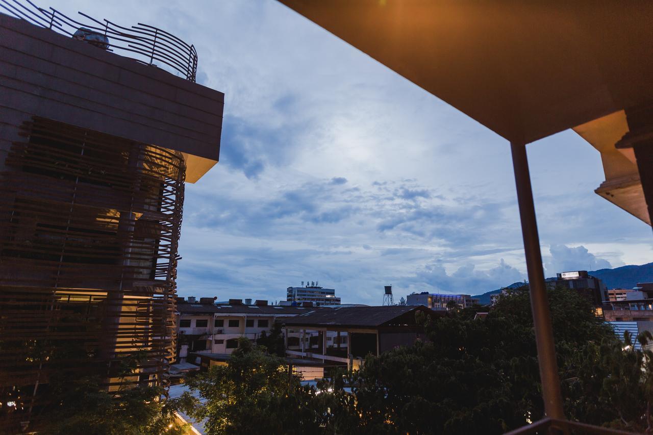 No.9 Hostel & Cafe Чиангмай Экстерьер фото