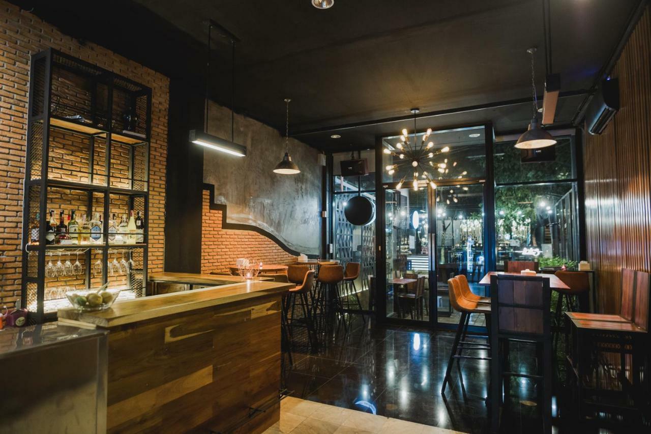 No.9 Hostel & Cafe Чиангмай Экстерьер фото