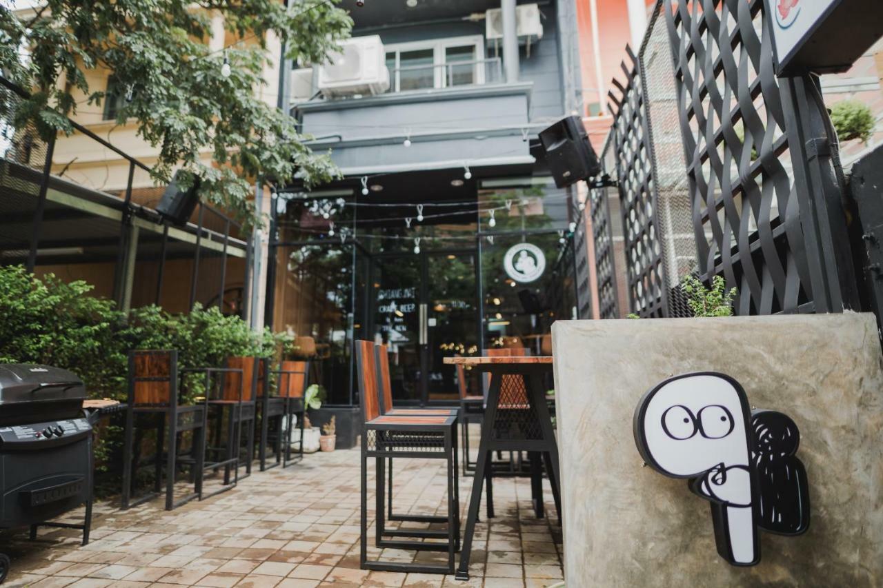 No.9 Hostel & Cafe Чиангмай Экстерьер фото